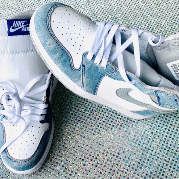 air jordan 1 hyper royal size 7